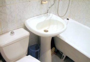 Установка раковины тюльпан в ванной в Барнауле